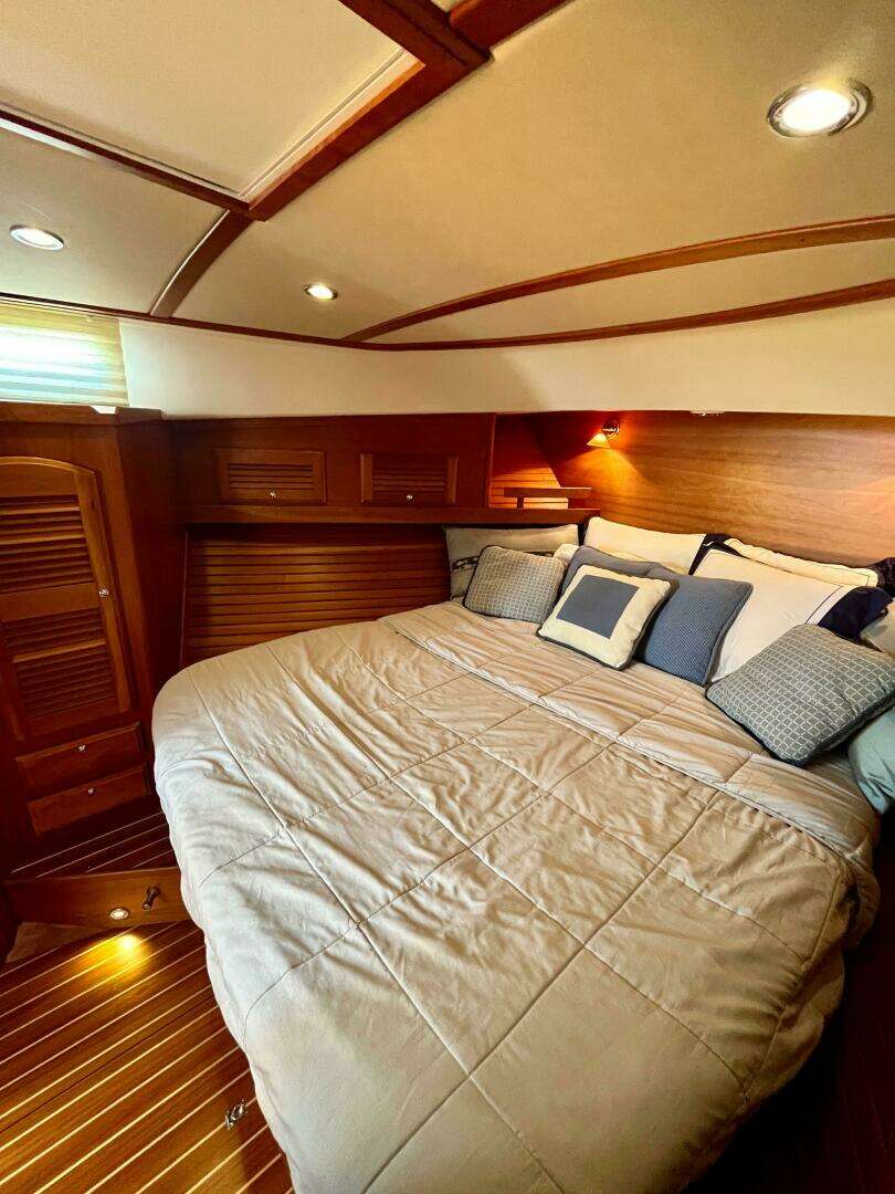 2010 Sabre 40 Sedan - Image 32