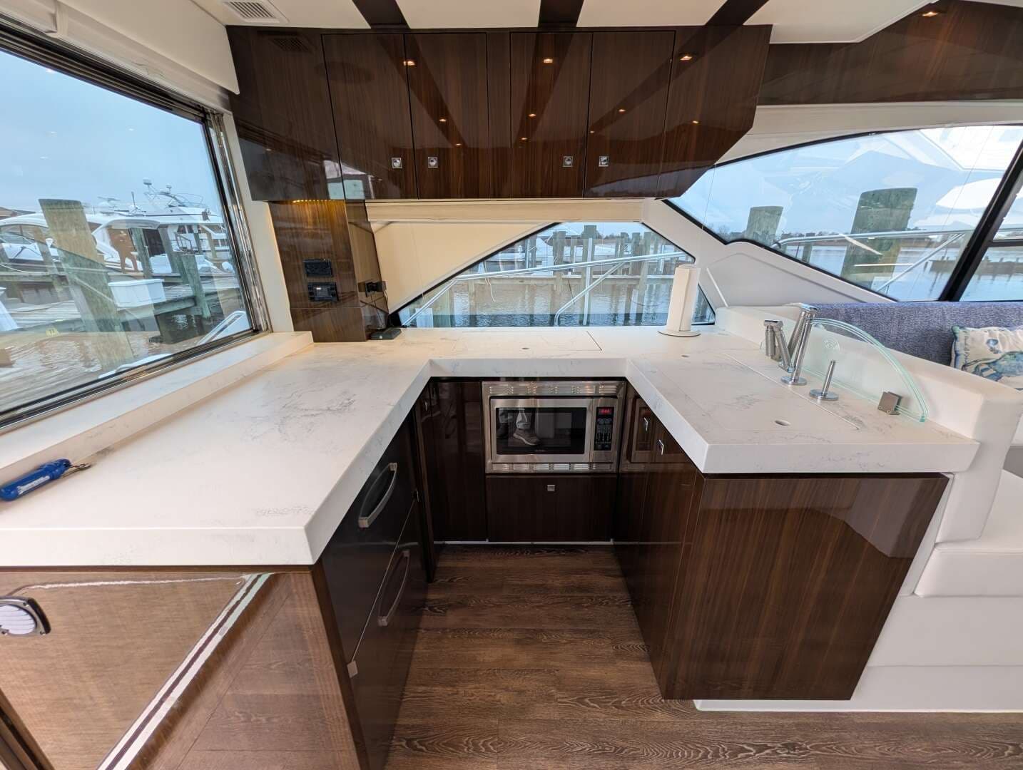 2022 Cruisers Yachts 54 Cantius - Image 12