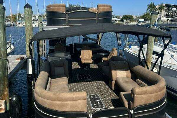 2023 Premier 330 Escalante - Image 1