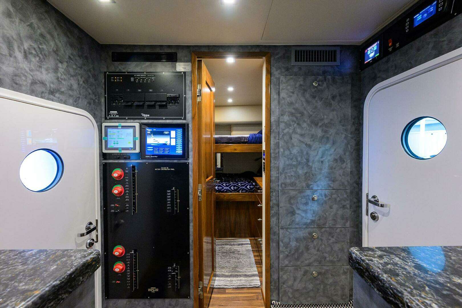 2020 Viking 92 Enclosed Bridge - Image 37