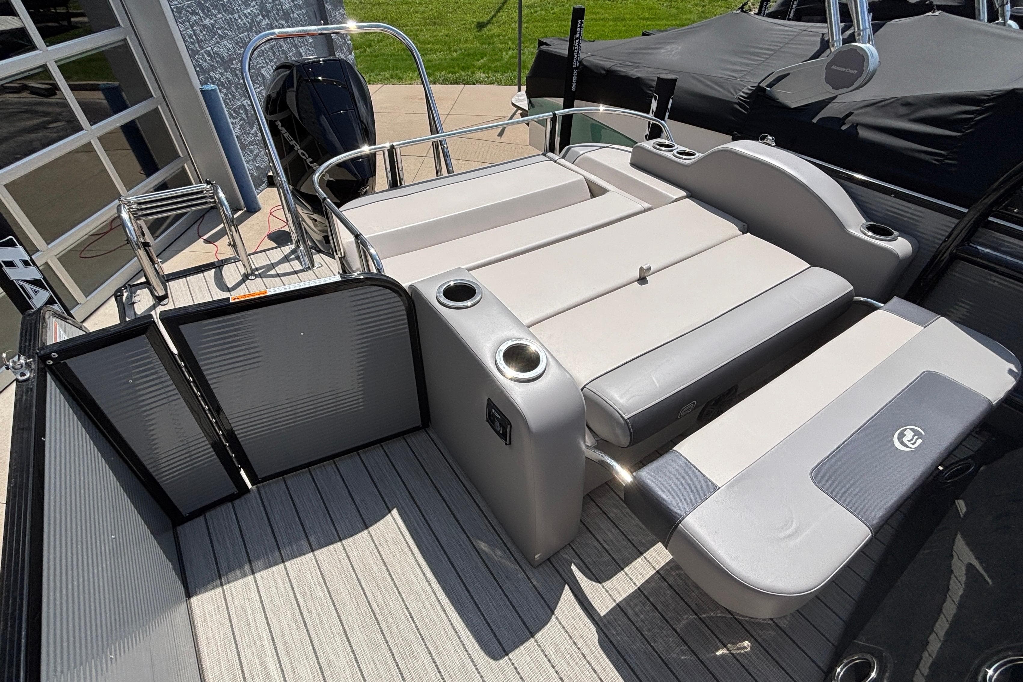 2023 Princecraft Quorum 25 RL boat interior with seating and cup holders.