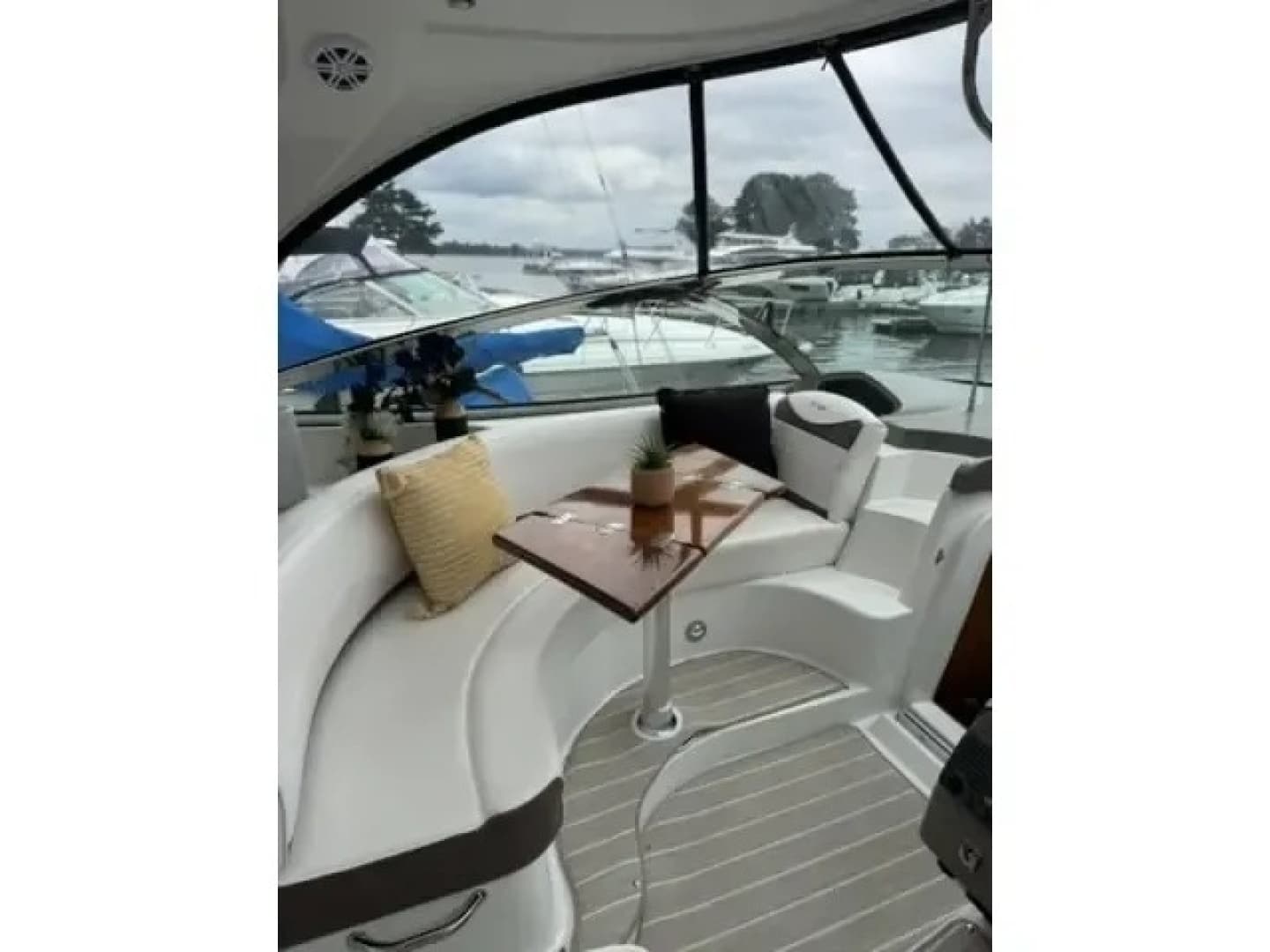2008 Cruisers 460 Express - Image 4