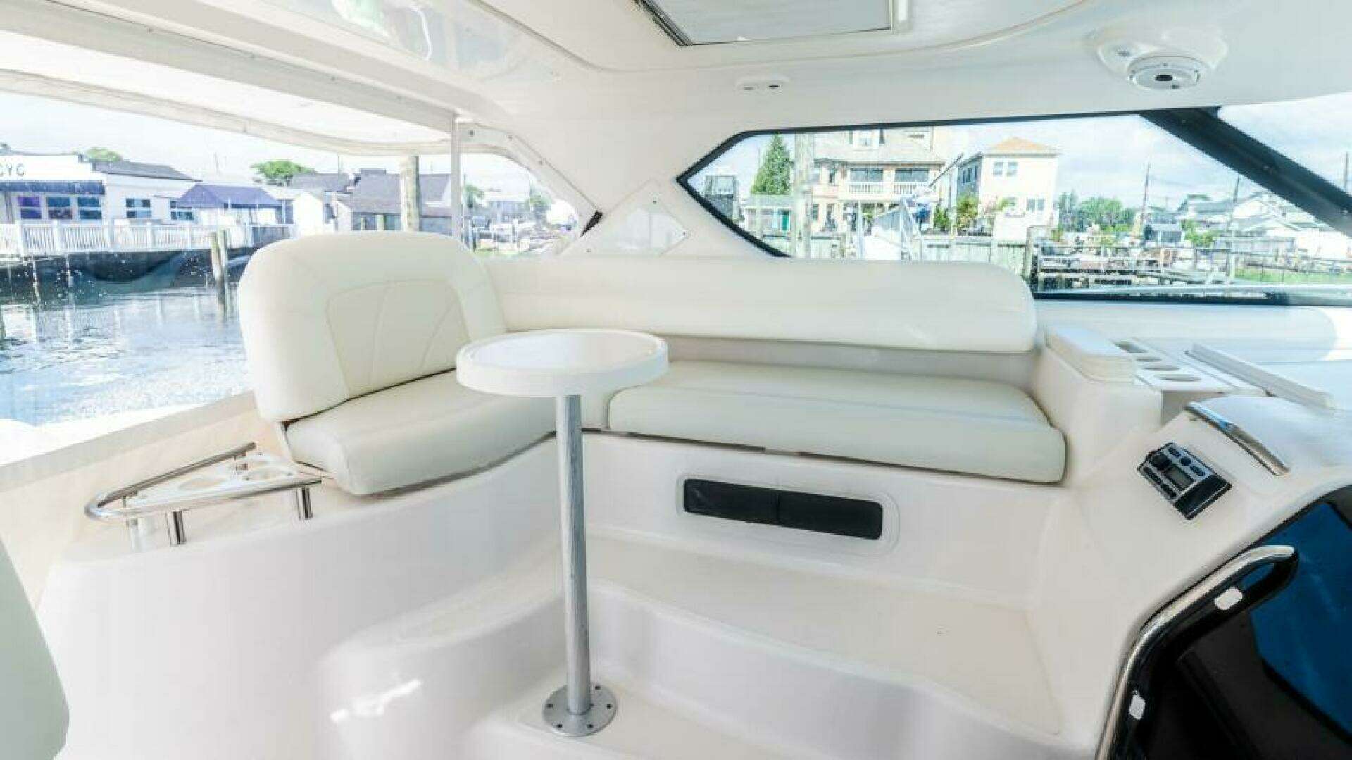 2007 Tiara Yachts 4300 Sovran - Image 9