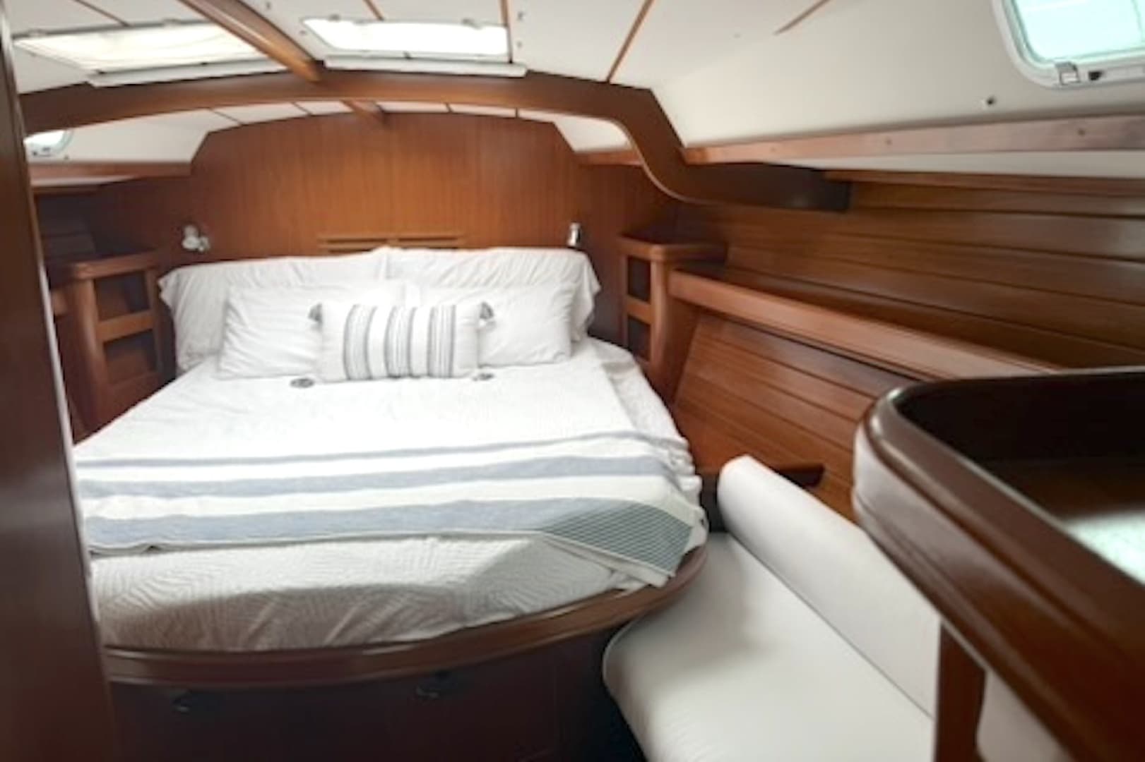2001 Beneteau — - Image 36