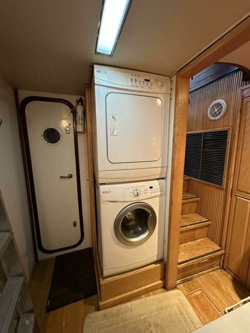 1988 Viking Motor Yacht - Image 59