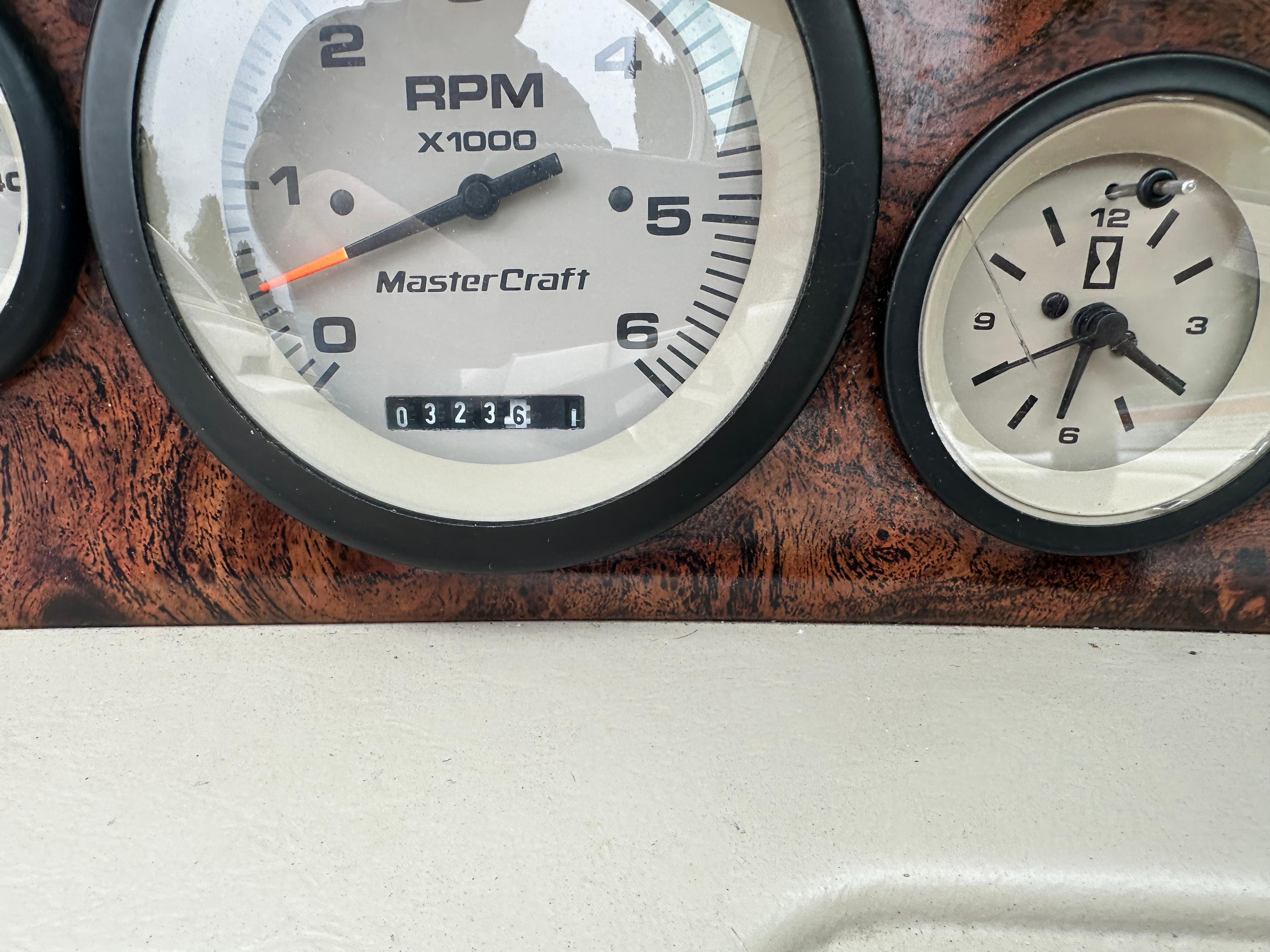 1999 MasterCraft MariStar 210 VRS dashboard with RPM gauge and clock.