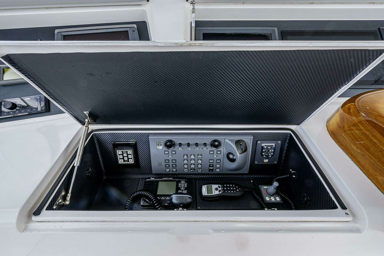 2007 Viking 64 Convertible - Image 44