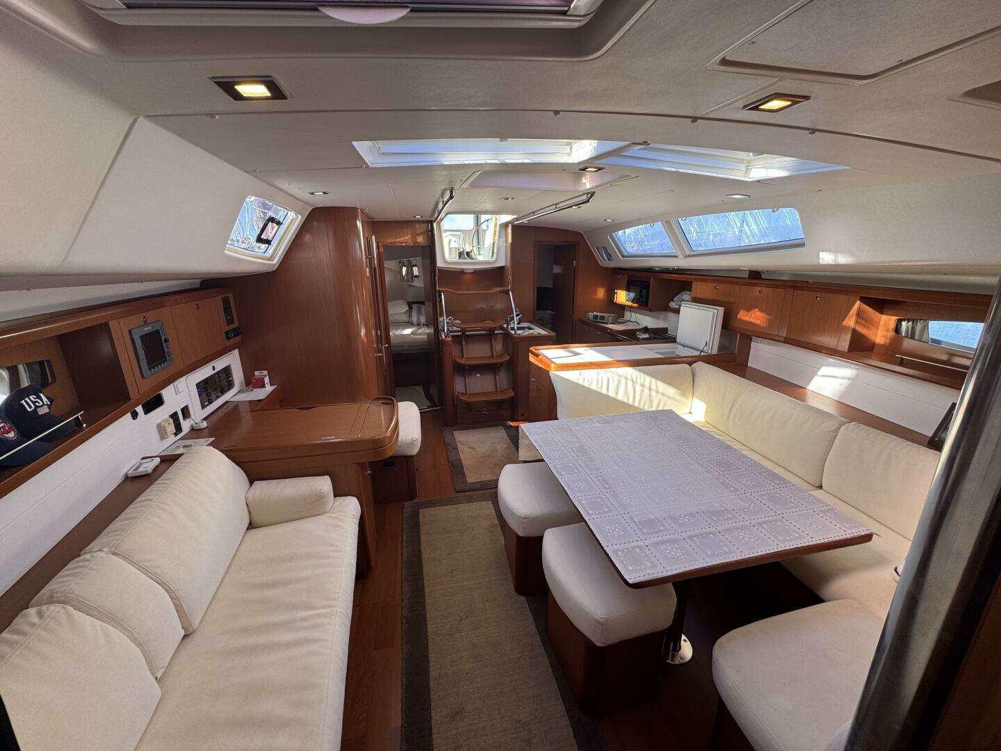2009 Beneteau 49 - Image 25