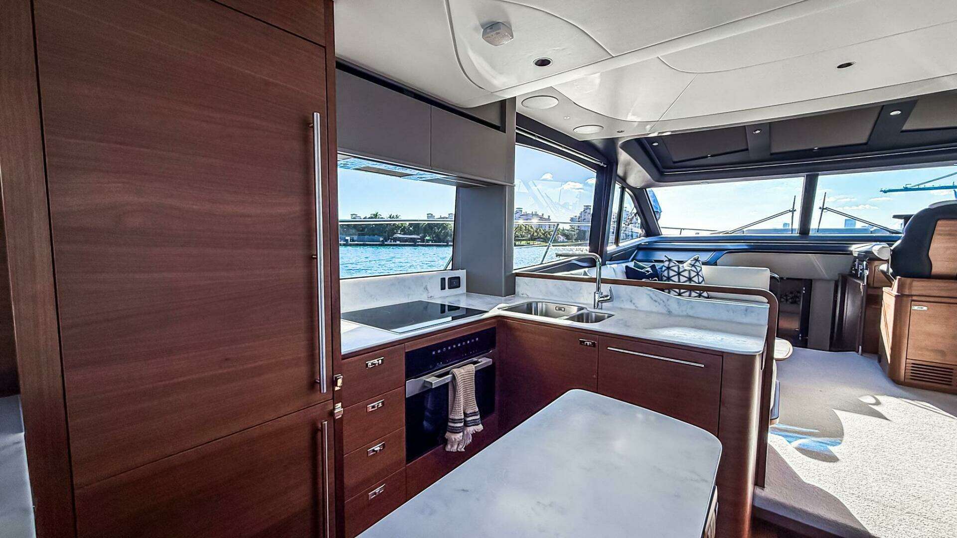 2026 Princess S65 Sportbridge - Image 27