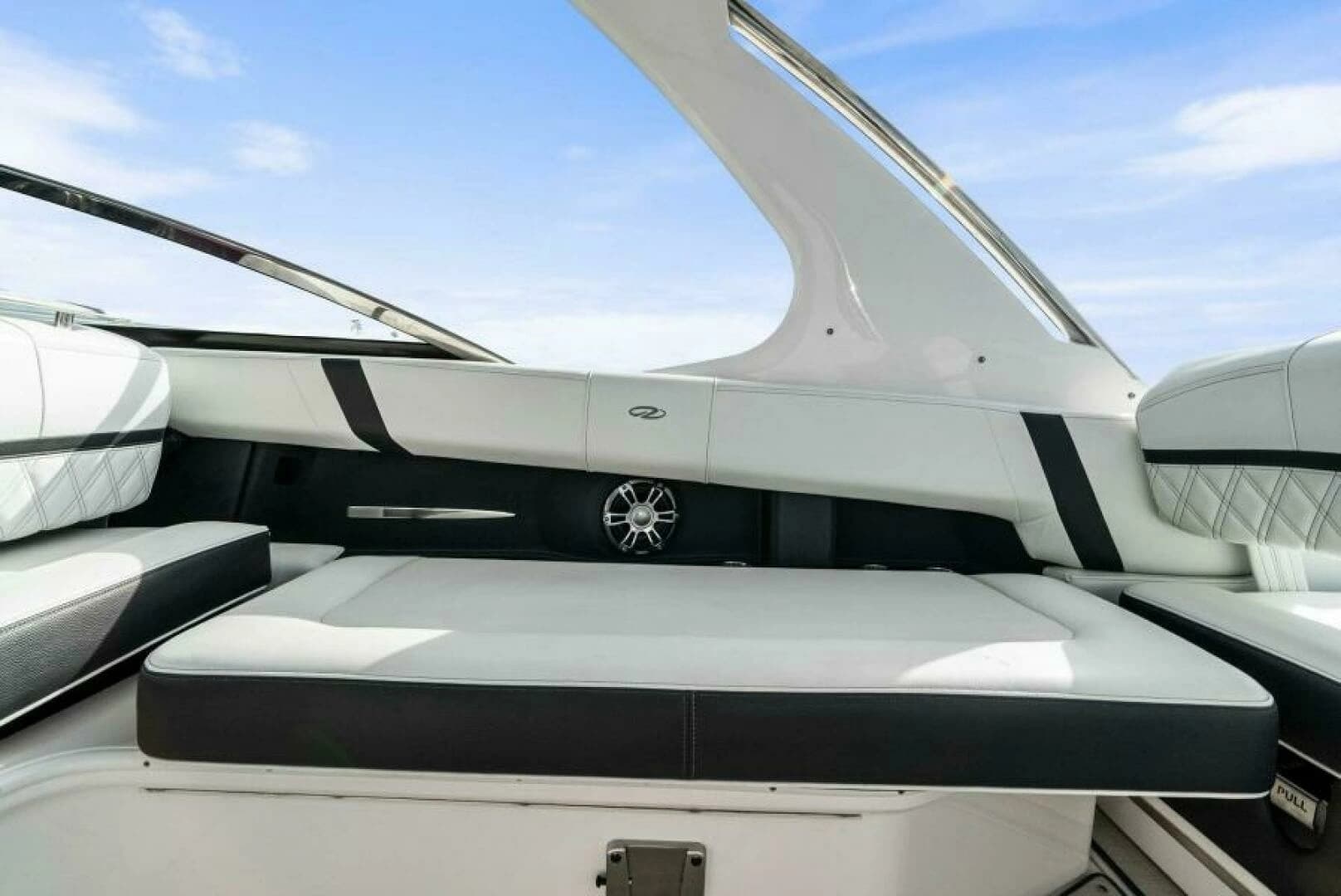 2023 Regal 29 OBX - Image 10
