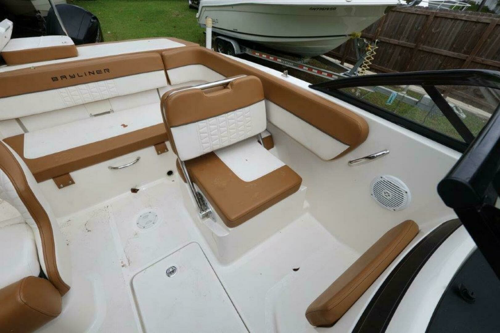 2019 Bayliner VR5 Bowrider OB - Image 11
