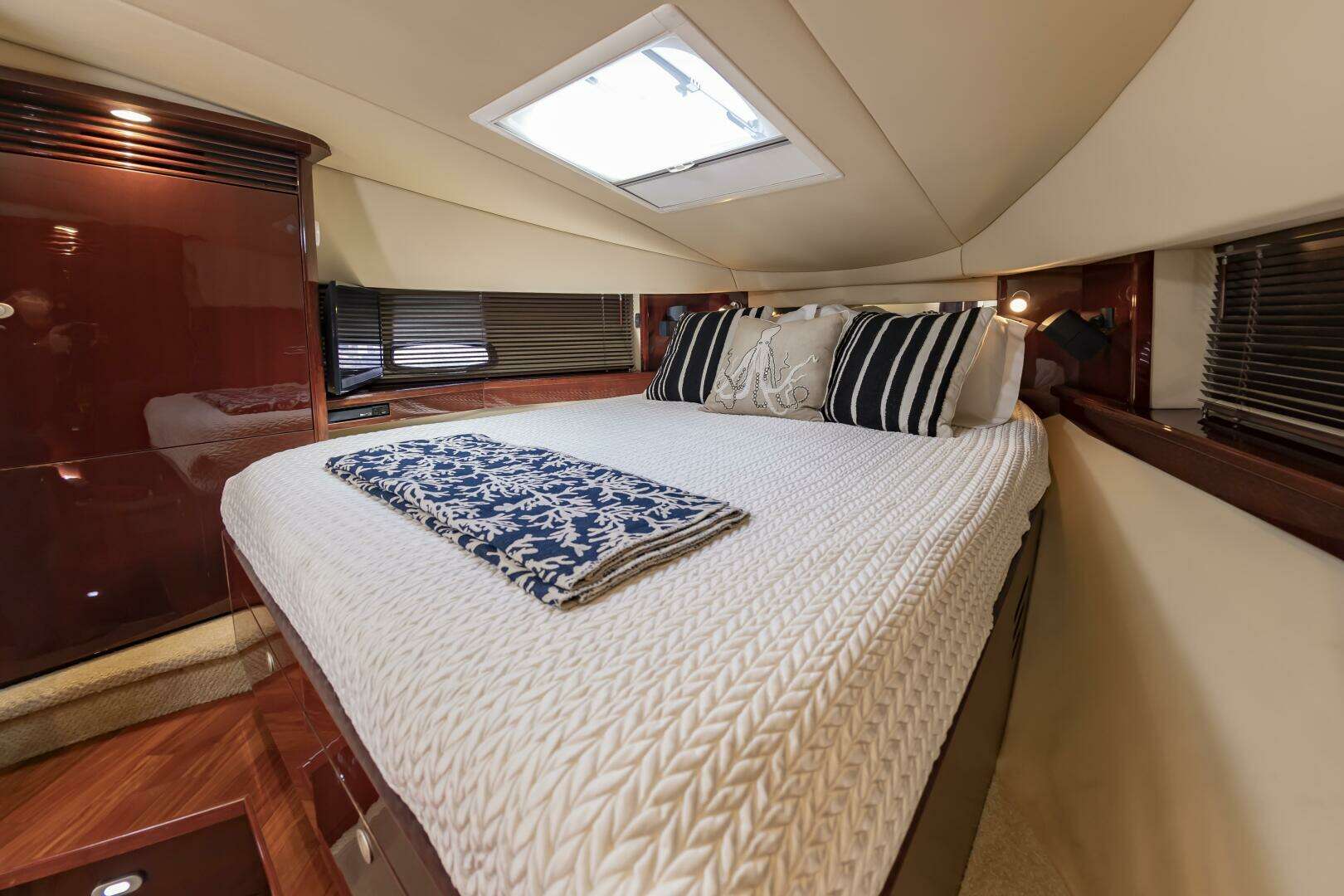 2007 Sea Ray 48 Sundancer - Image 25