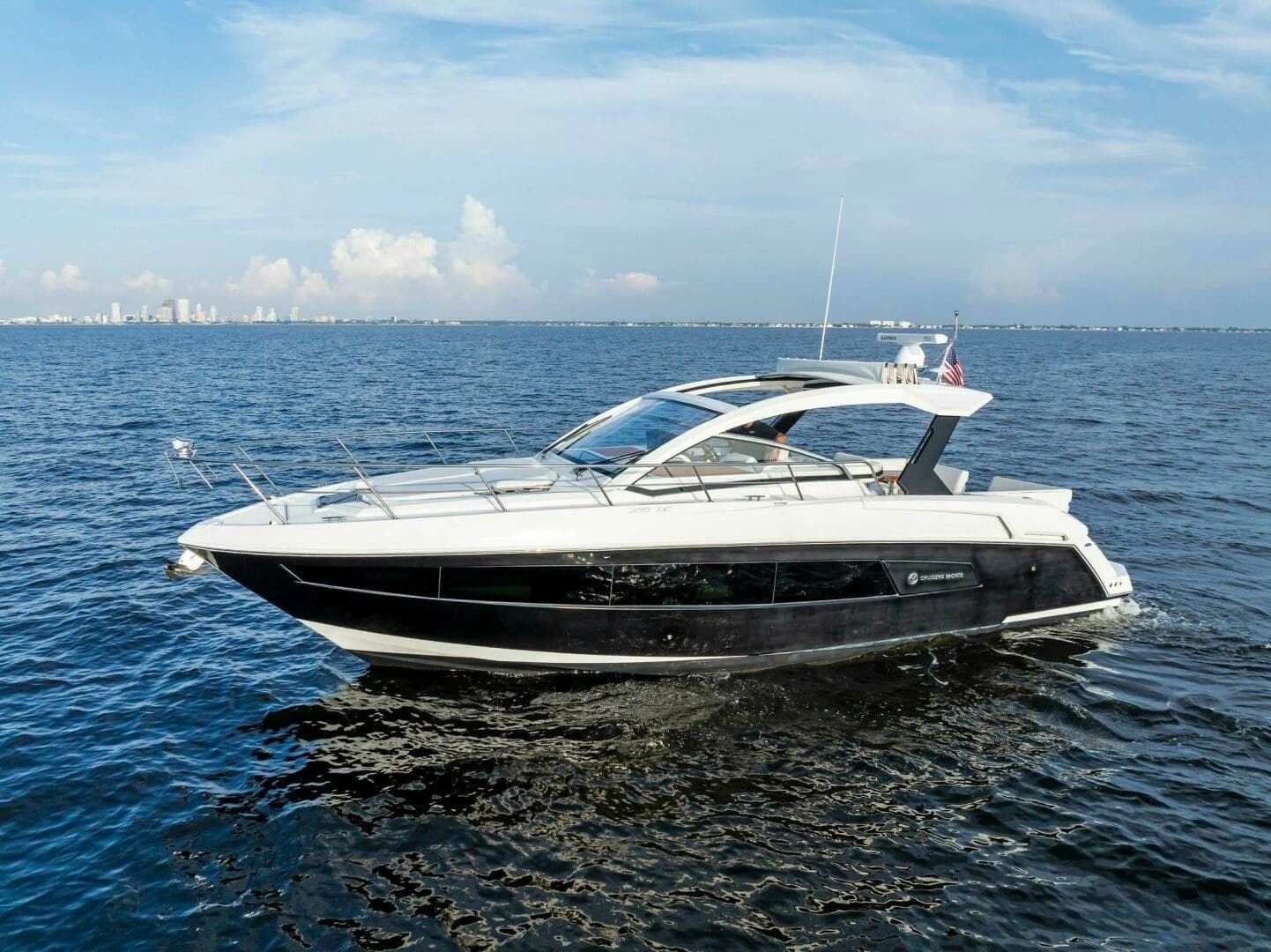2015 Cruisers Yachts 390 Express Coupe - Image 50