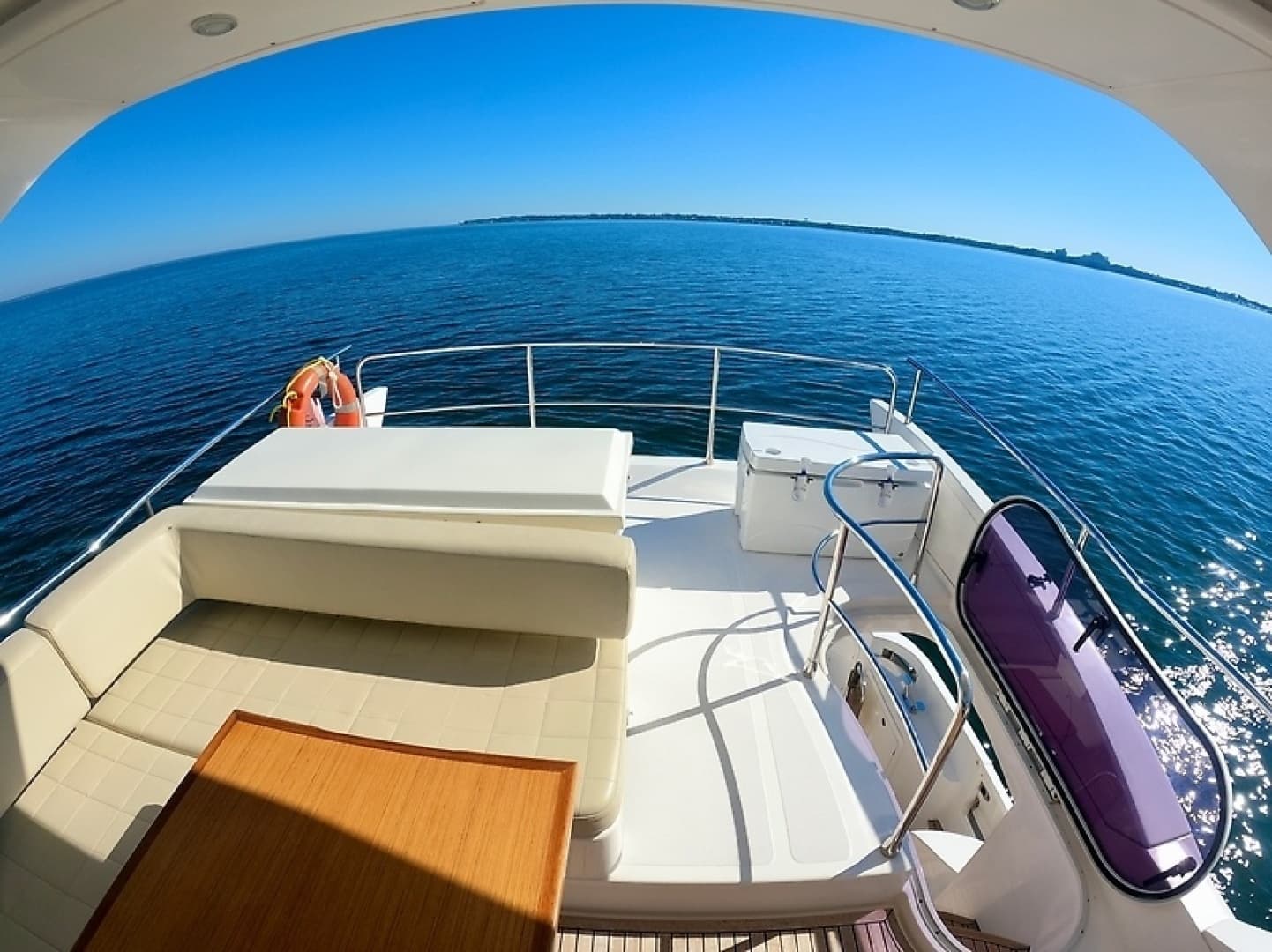 2011 Azimut FlyBridge - Image 12