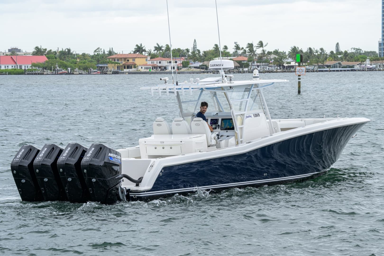 2019 Invincible 42 Open - Image 5