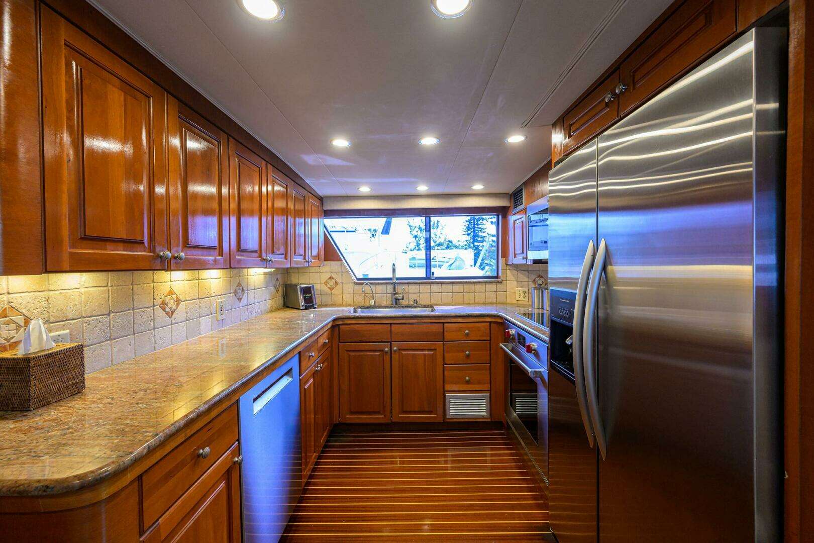 1991 Hatteras 78 Cockpit Motor Yacht - Image 38