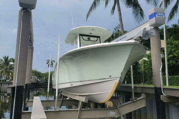 2018 Sea Hunt 255 Ultra SE - Image 1