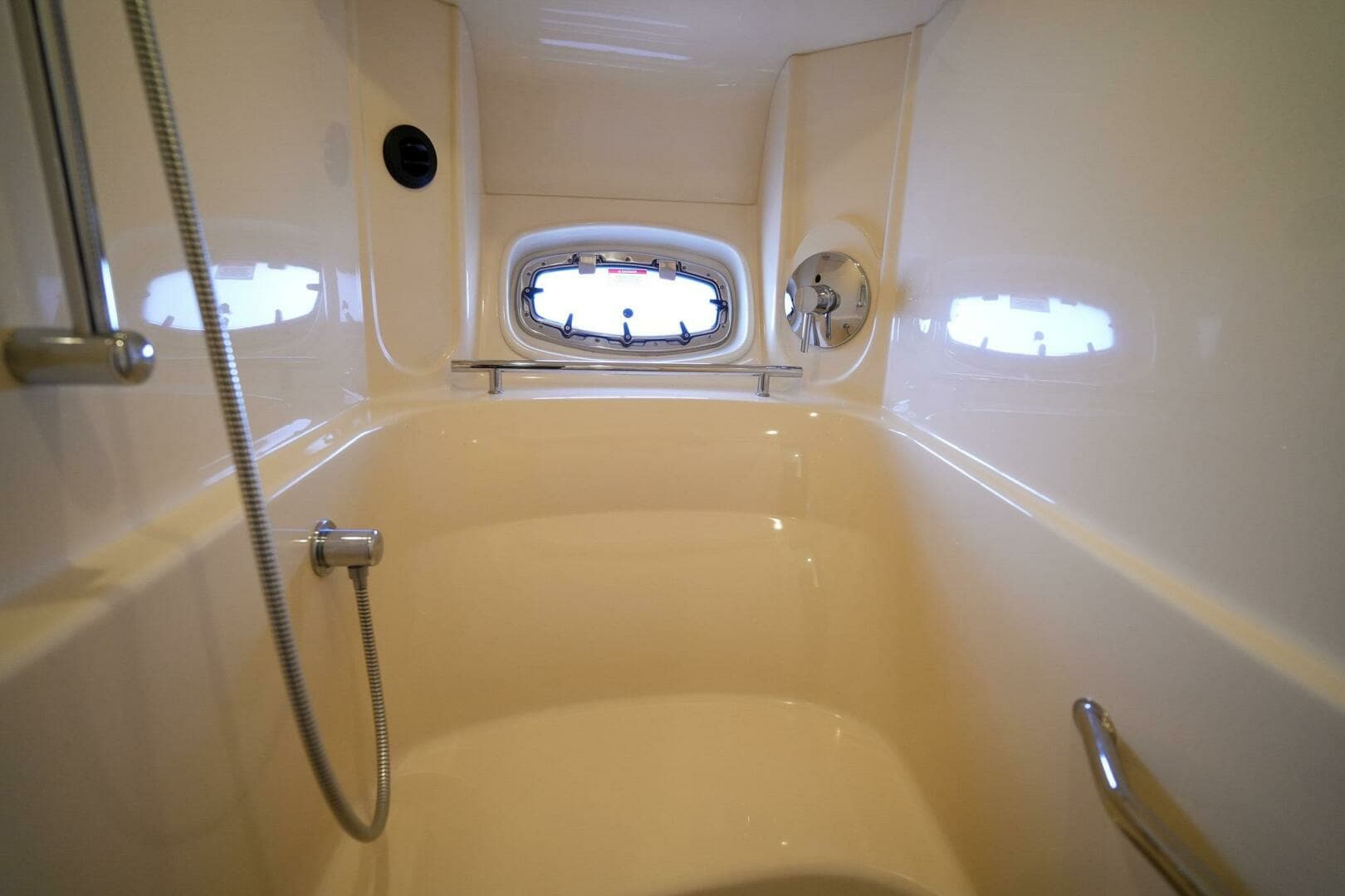2010 Sea Ray 500 Sundancer - Image 24