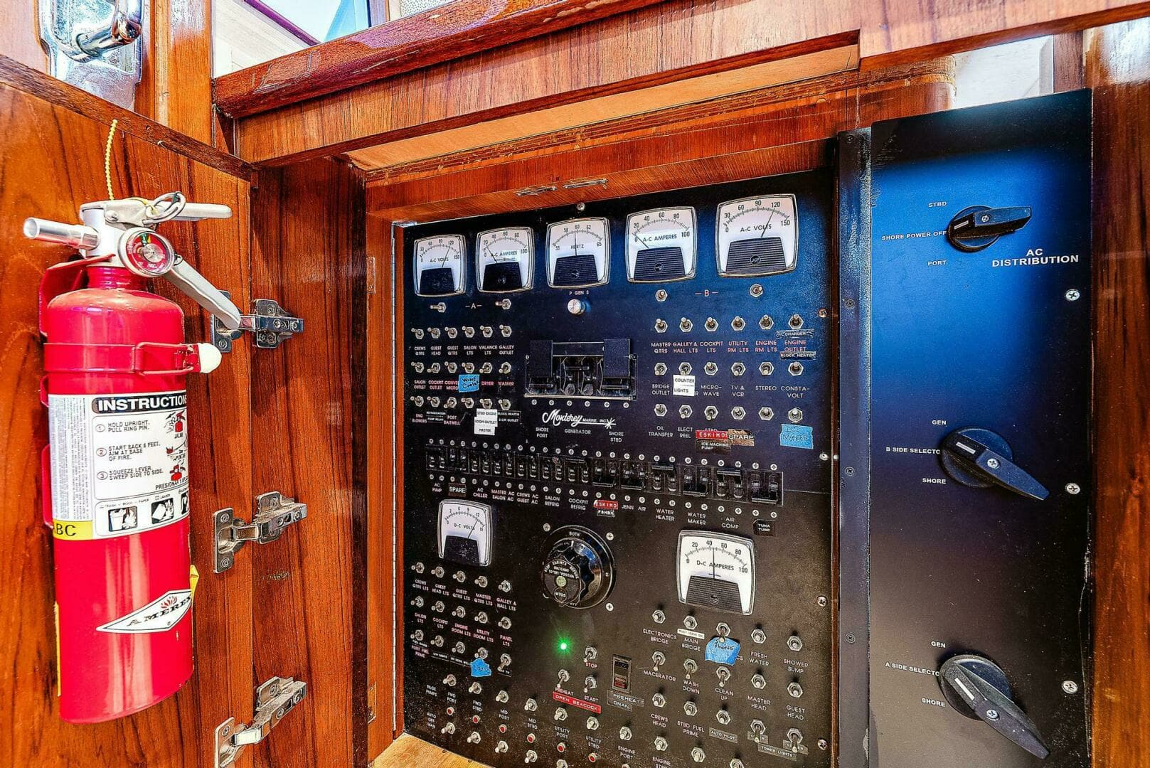 1990 Monterey Custom Sport Fish - Image 26