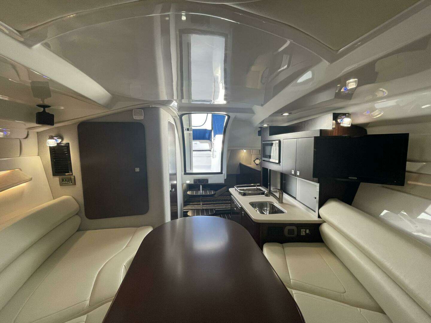 2019 Monterey 295 Sport Yacht - Image 18