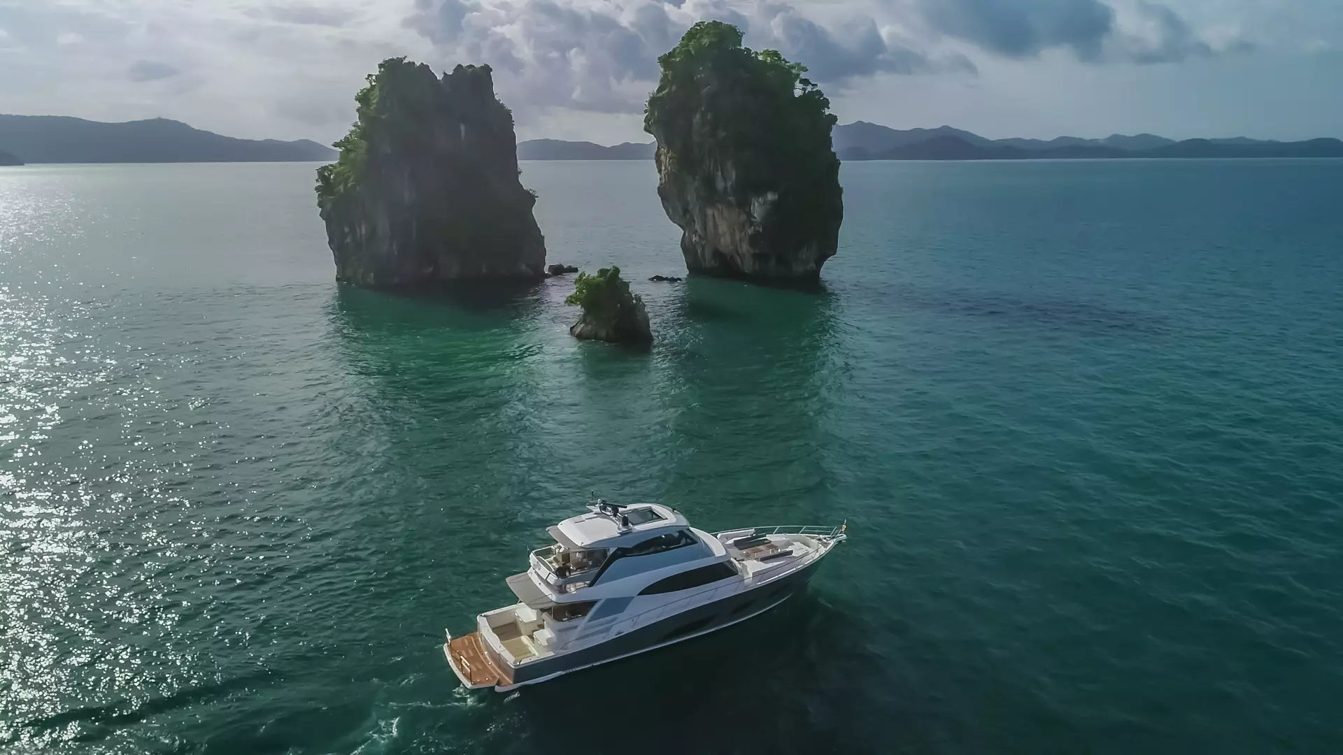 2019 Riviera 68 Sport Motor Yacht - Image 5