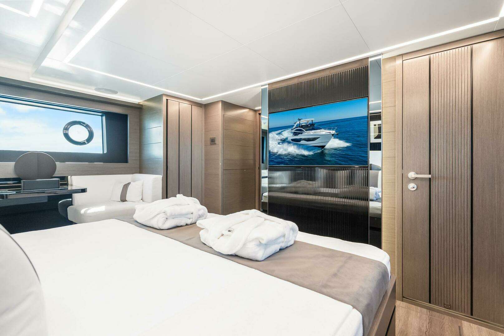 2027 Pearl 63 - Image 39