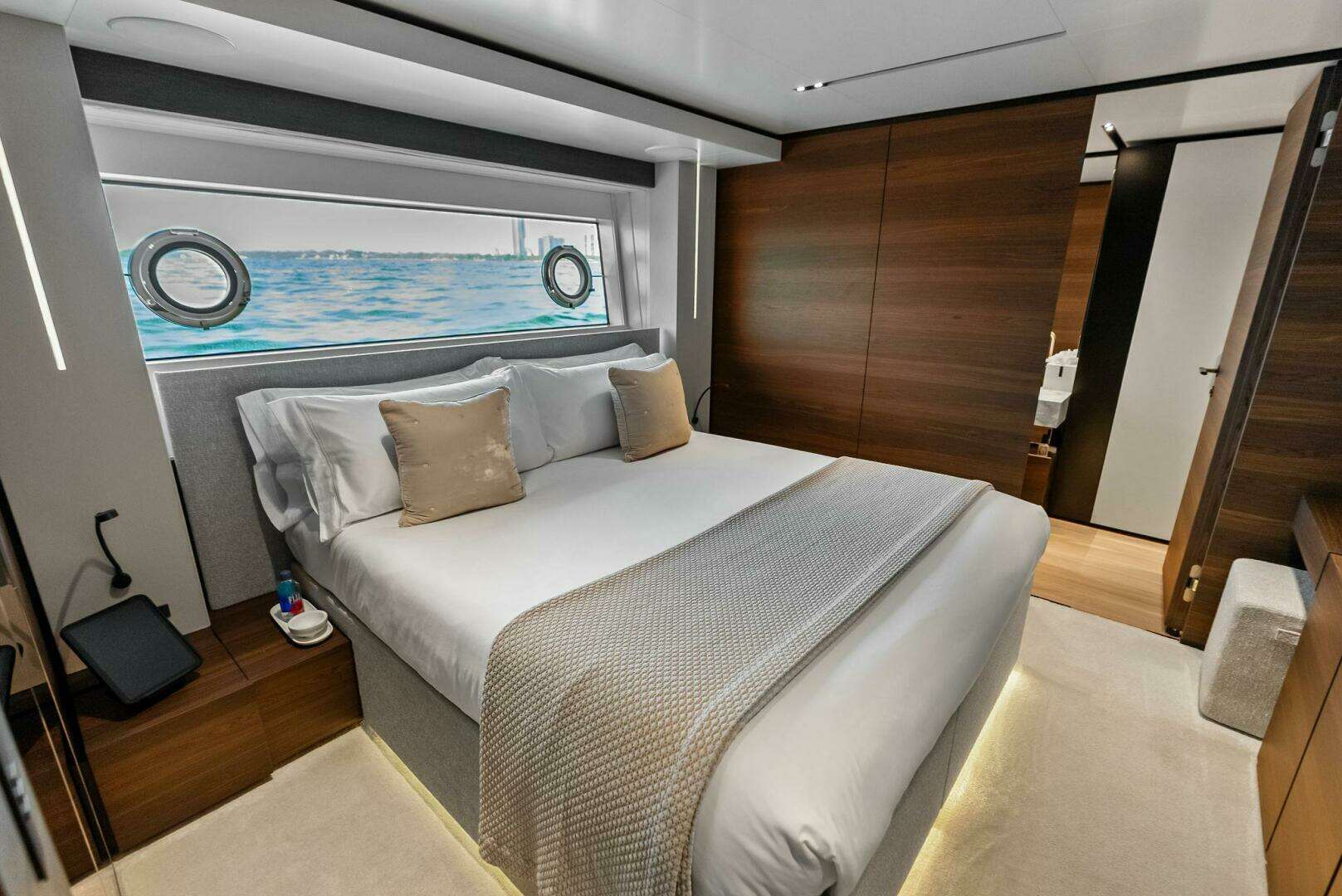 2023 Custom Line 33 Navetta - Image 73