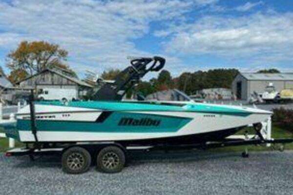 2020 Malibu 32 MXZ - Image 1