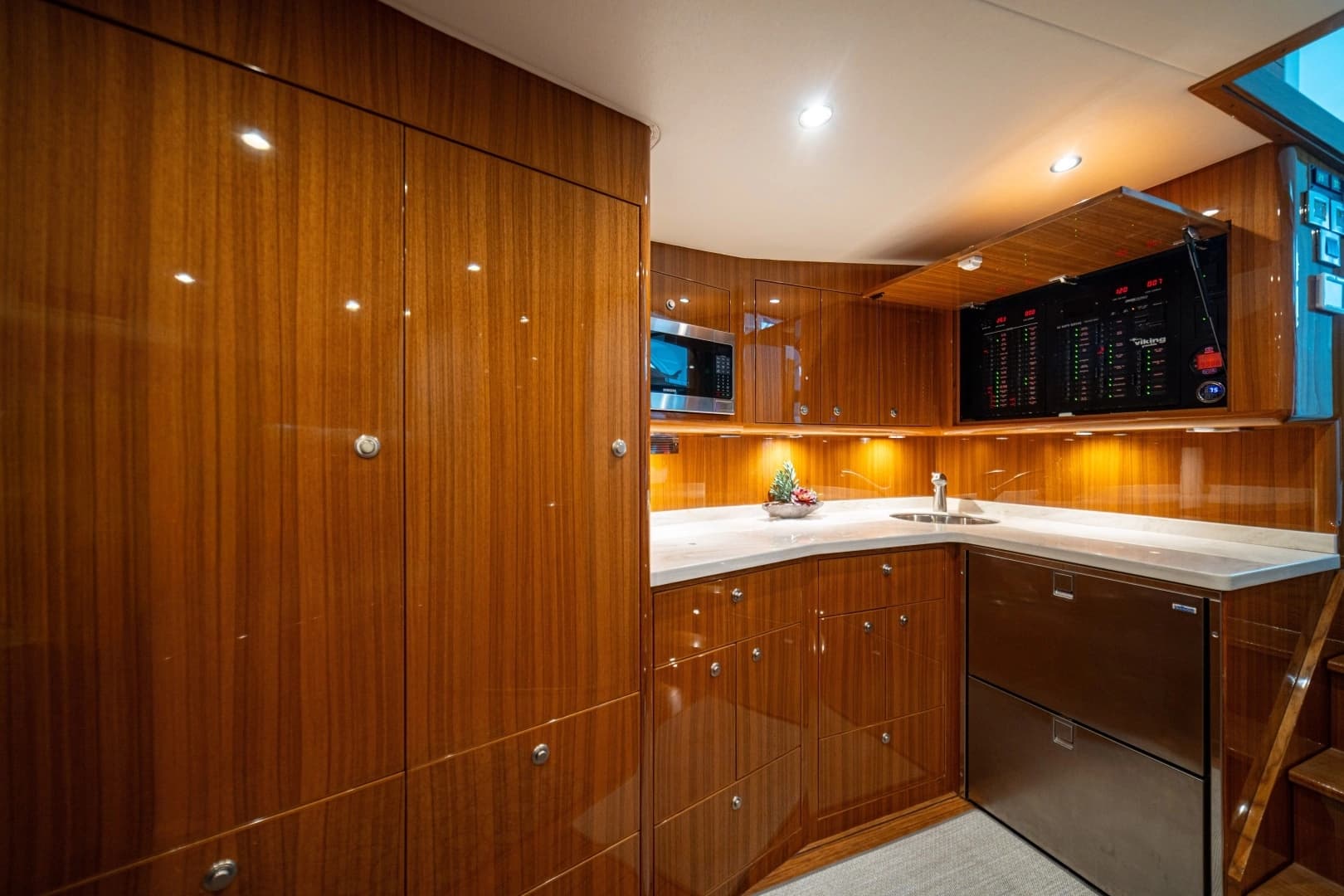 2023 Viking 46 Billfish - Image 11