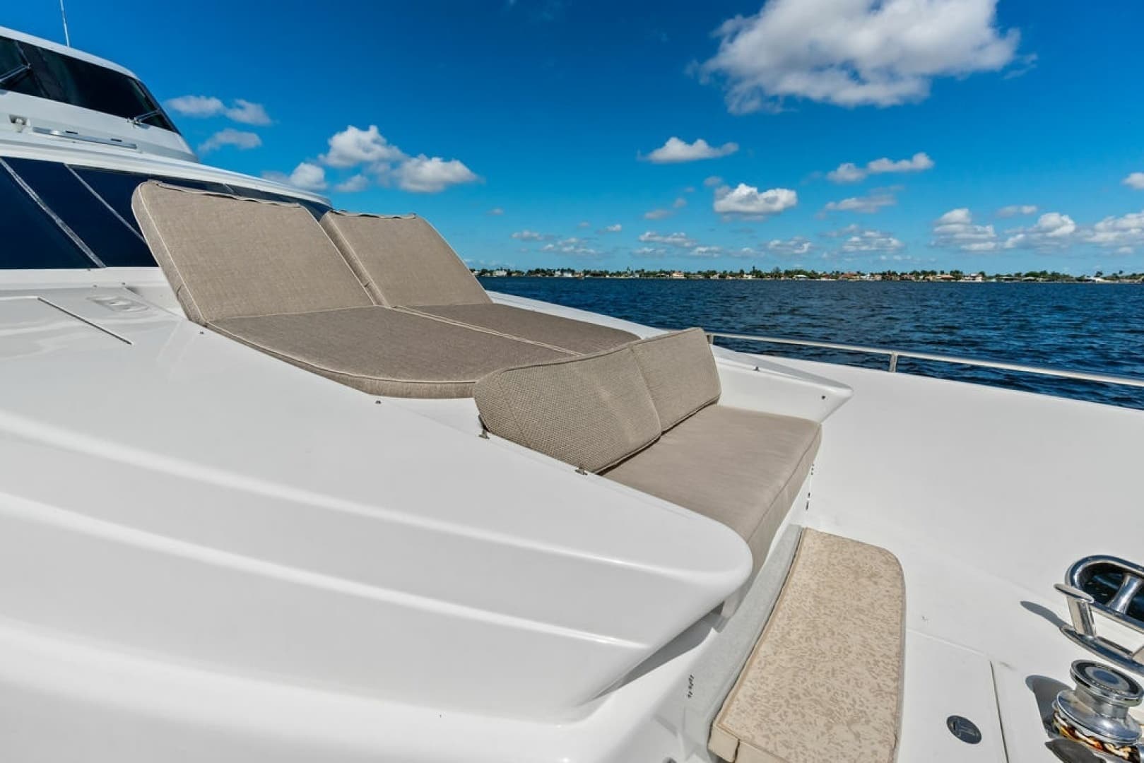 2005 Horizon 82 - Image 16