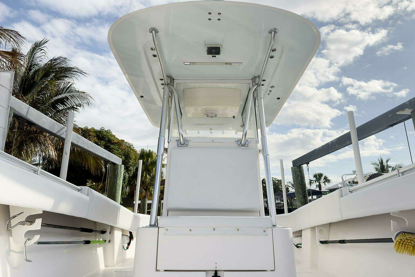 2007 Invincible 33 Open - Image 18