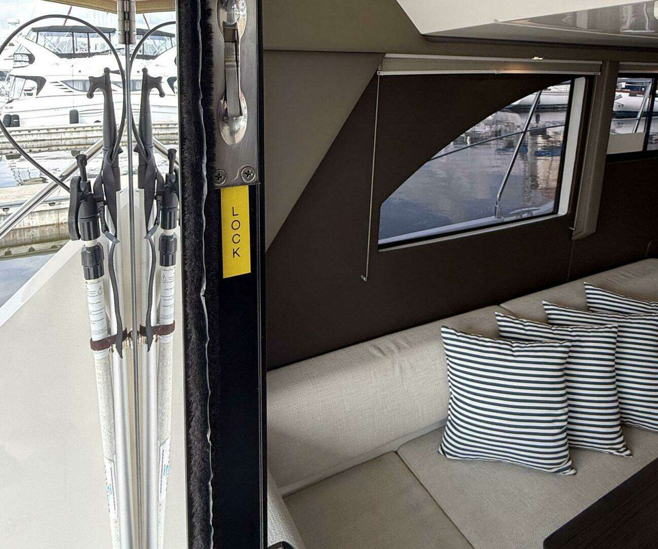2013 Carver C-34 Command Bridge - Image 9