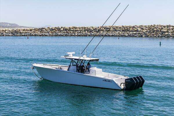 2019 SeaHunter 39 Center Console