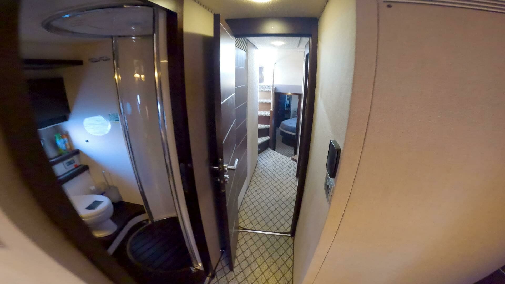 2011 Azimut 68S - Image 21