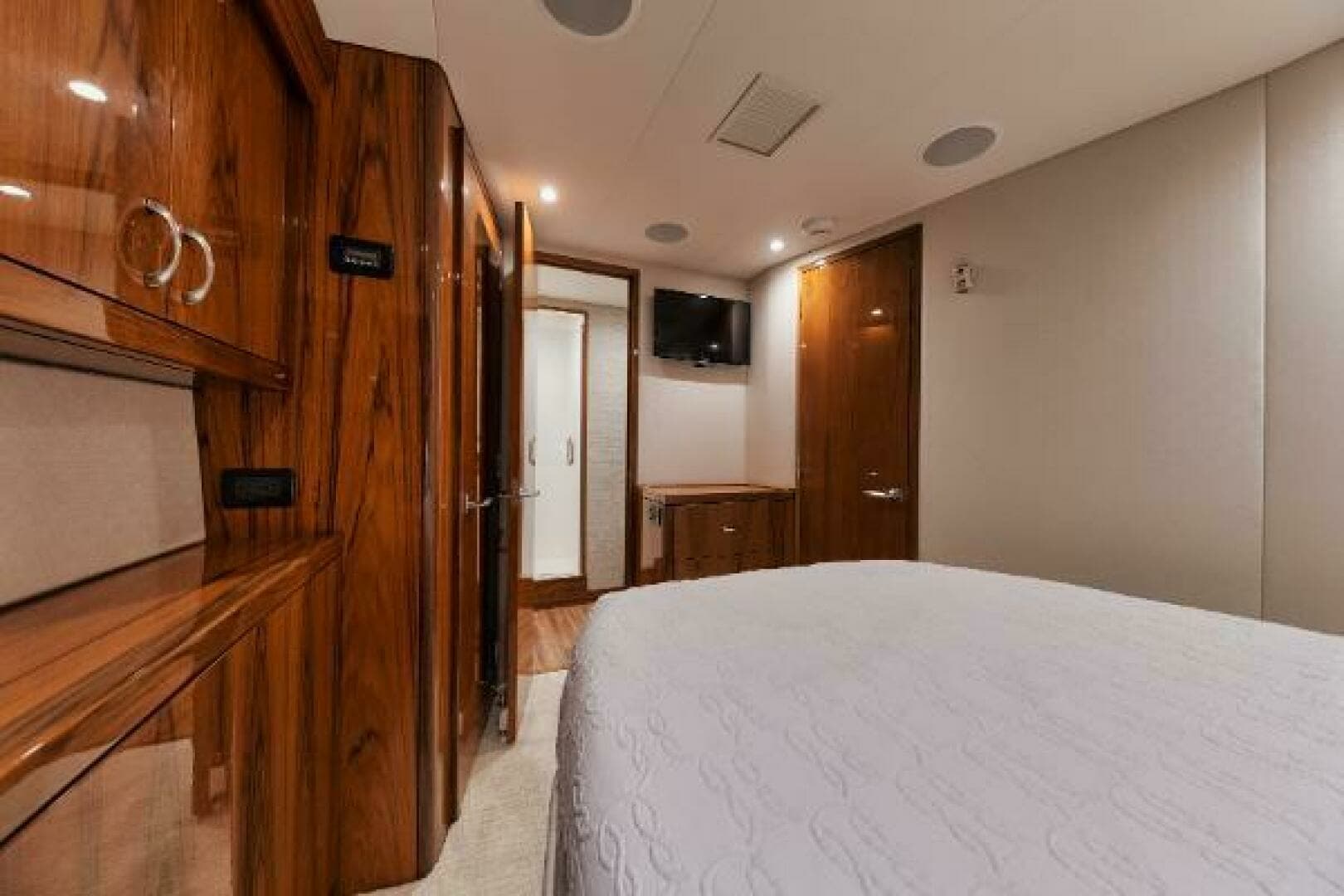 2018 Hatteras GT54 - Image 26