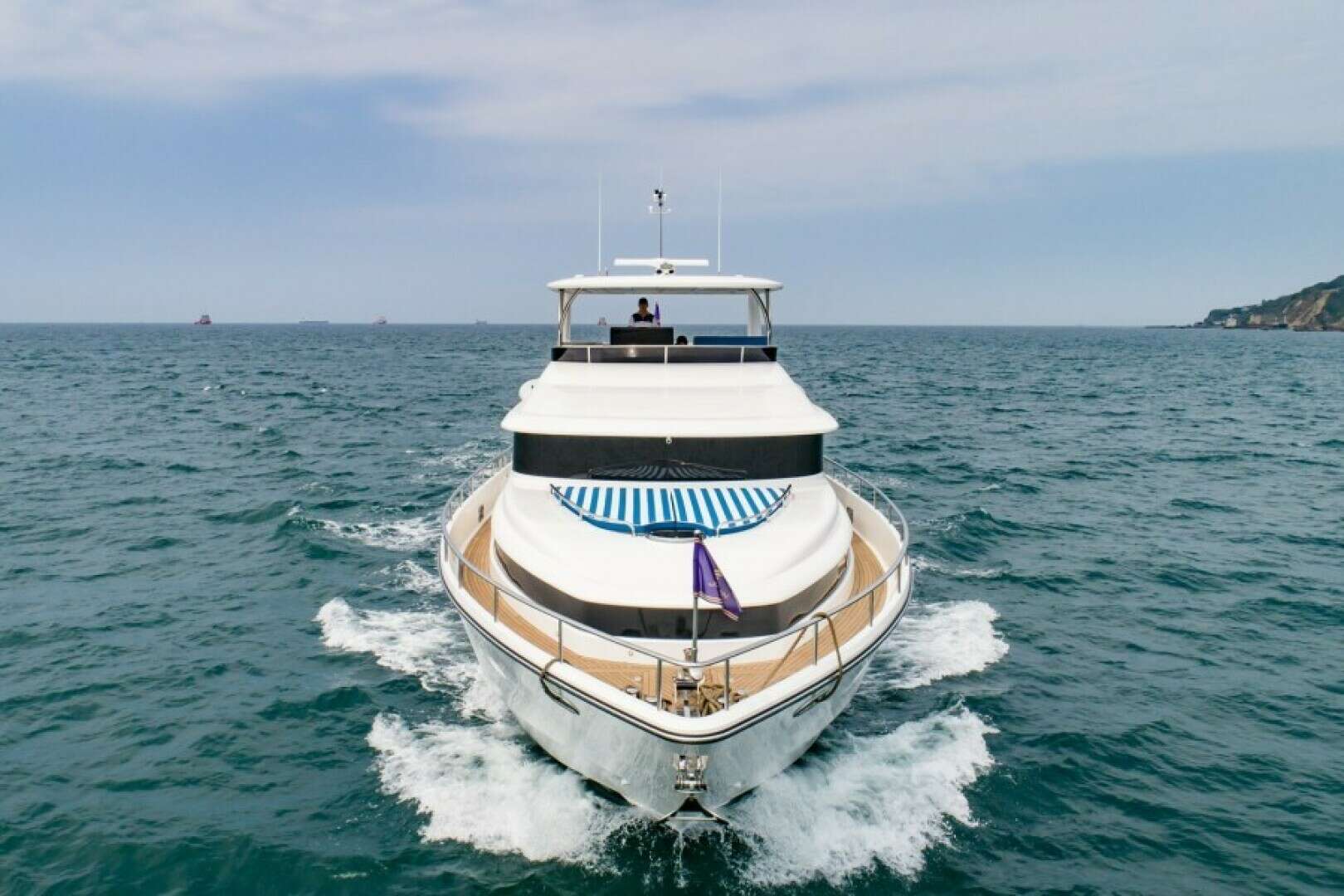 2027 Johnson Flybridge w/Hydraulic Platform - Image 50