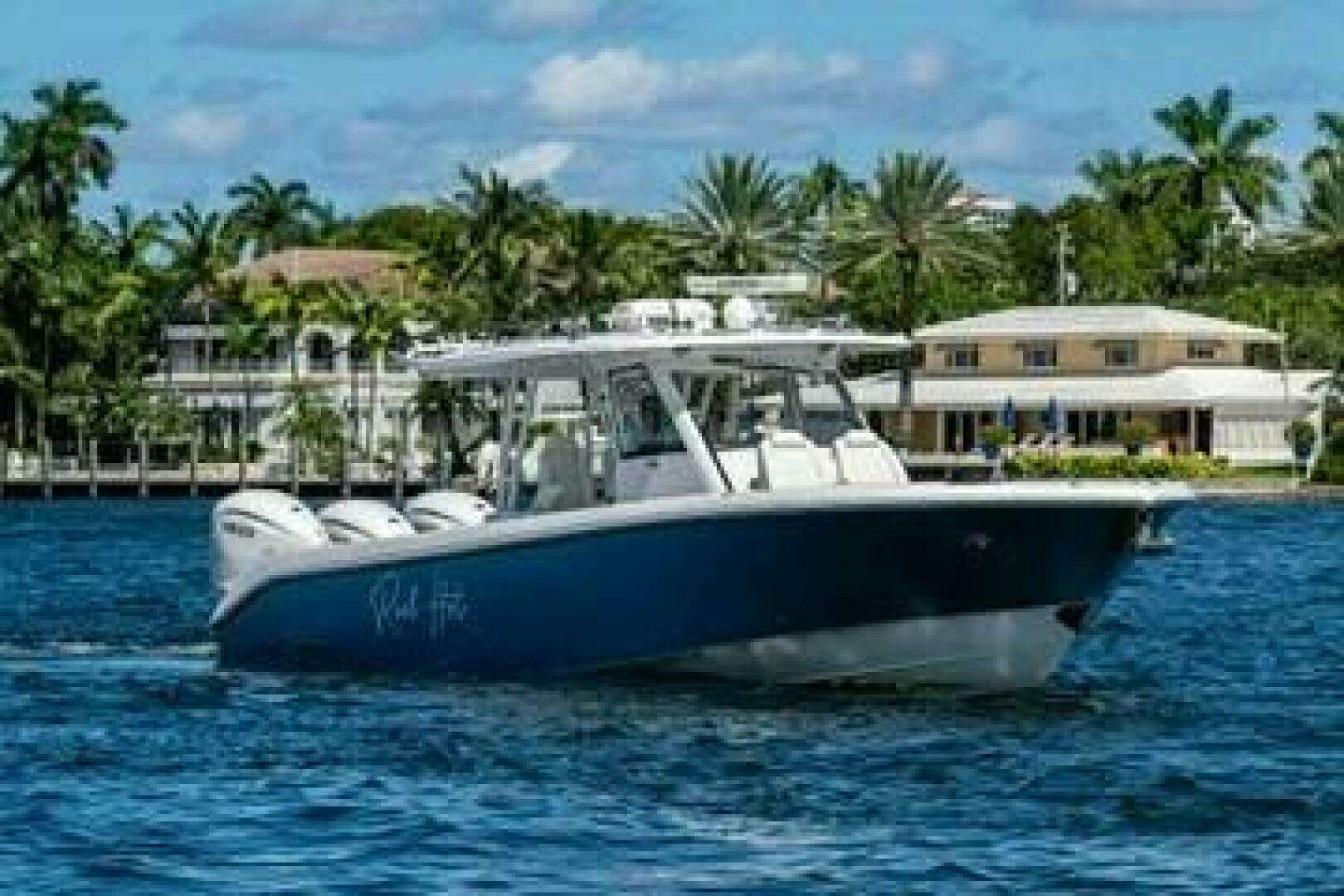 2020 Everglades 395 Center Console - Image 2