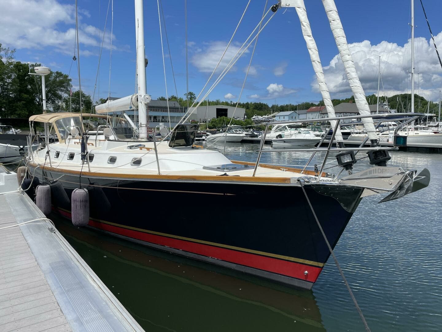2009 Tartan 4300 - Image 2