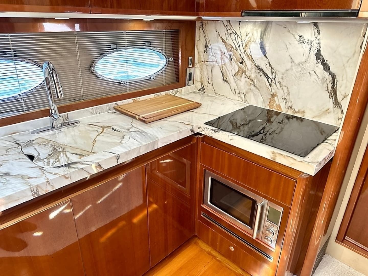 2009 Princess F54 flybridge - Image 34