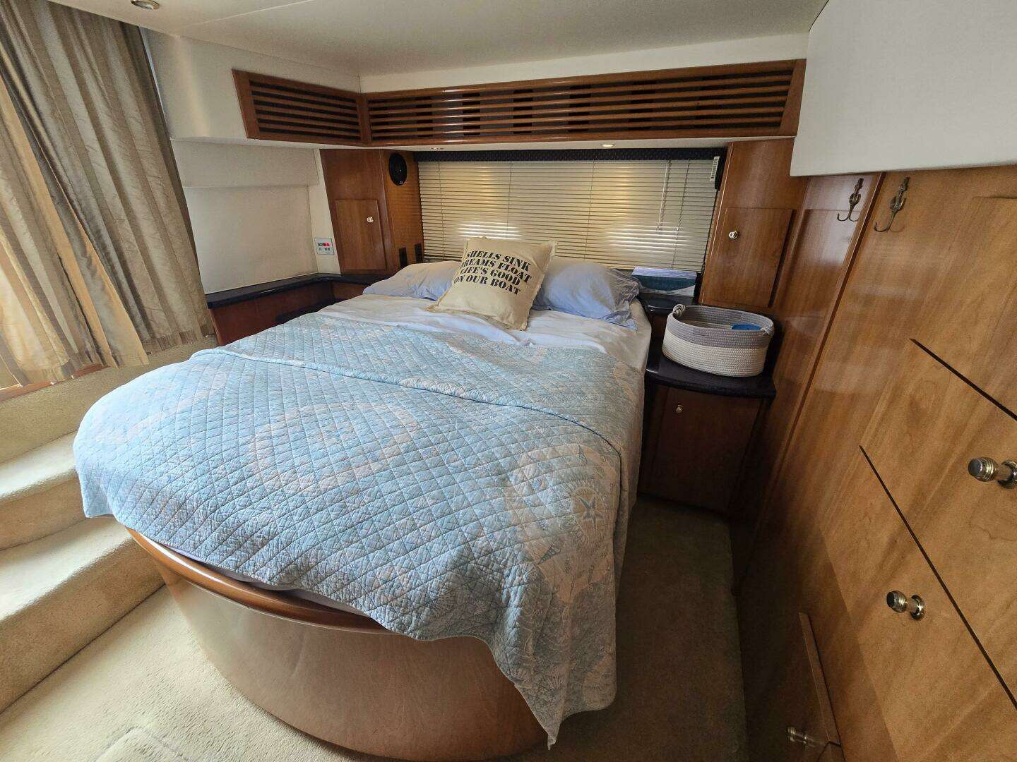 2002 Carver 444 Cockpit Motor Yacht - Image 36