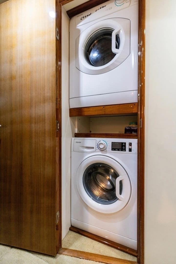 2008 Viking 68 Skybridge - Image 37