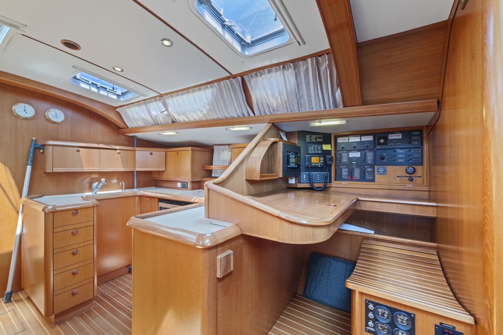 2001 Jeanneau — - Image 32