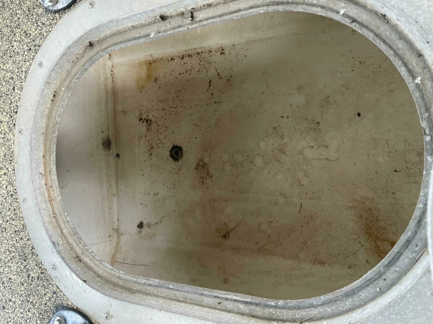1997 Custom 31 Center Console - Image 24