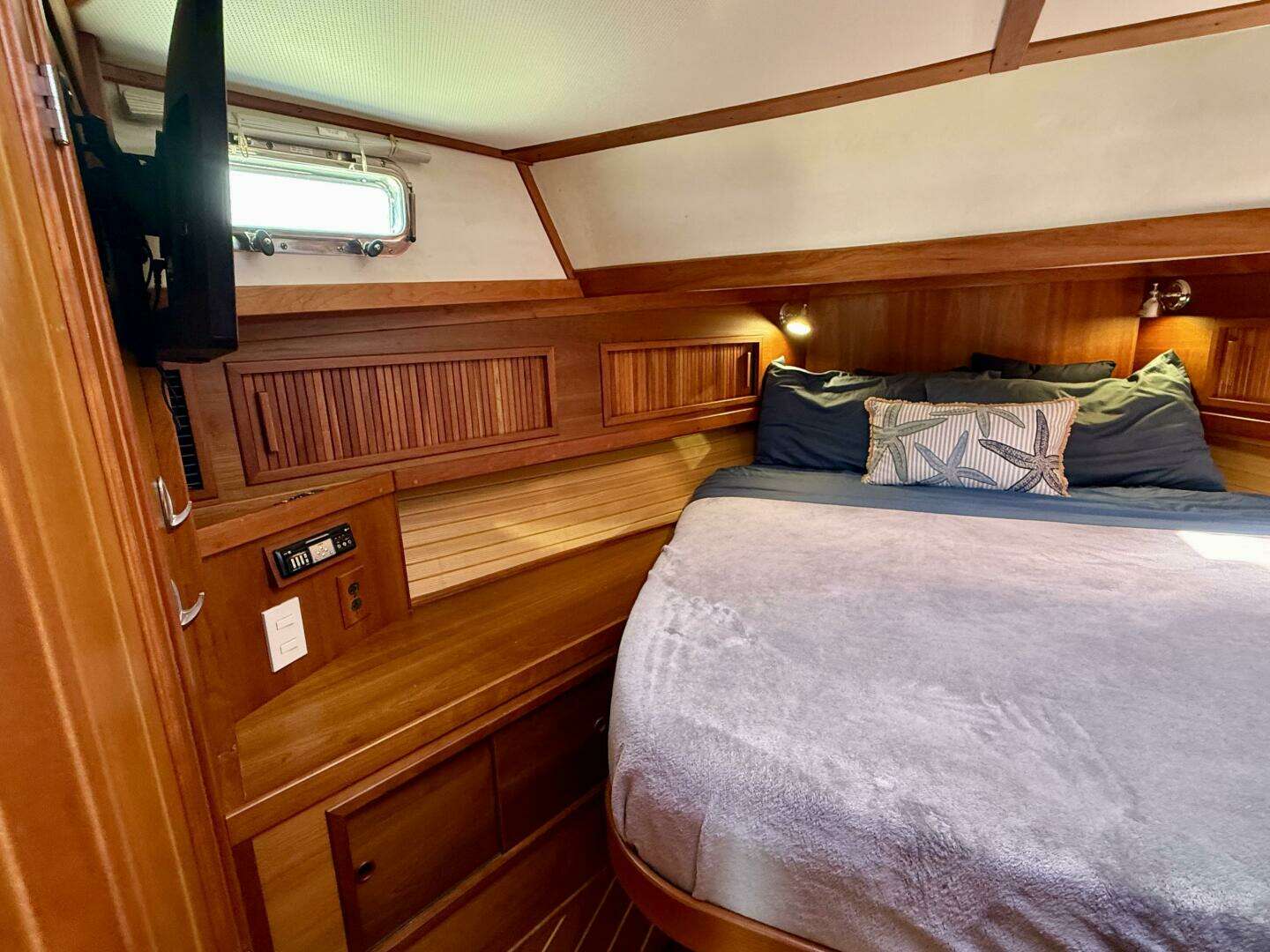 2006 Sabre 42 Sedan - Image 27