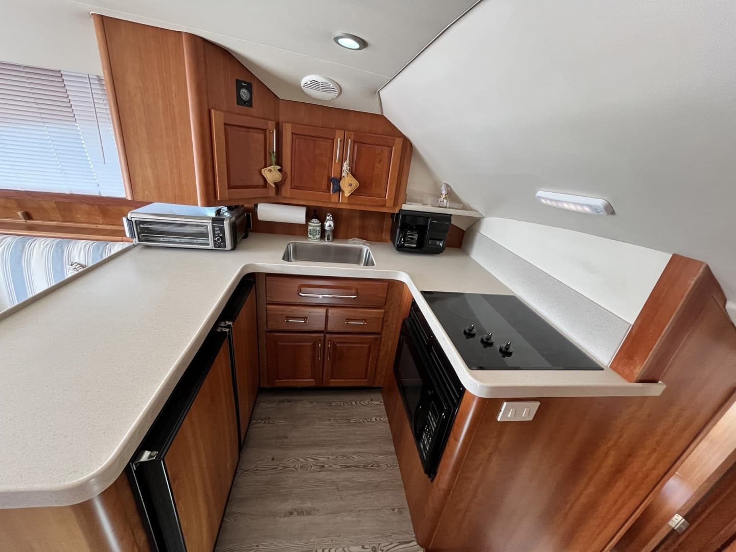 2003 Luhrs 40 Convertible - Image 39