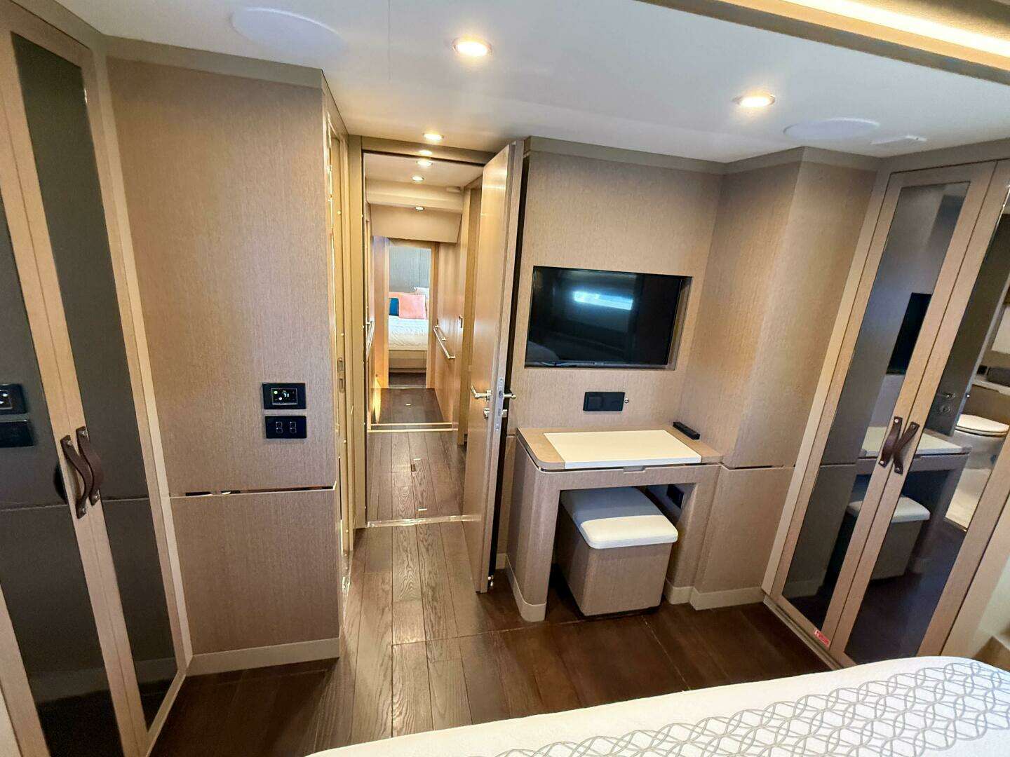 2023 Sirena 68 - Image 42