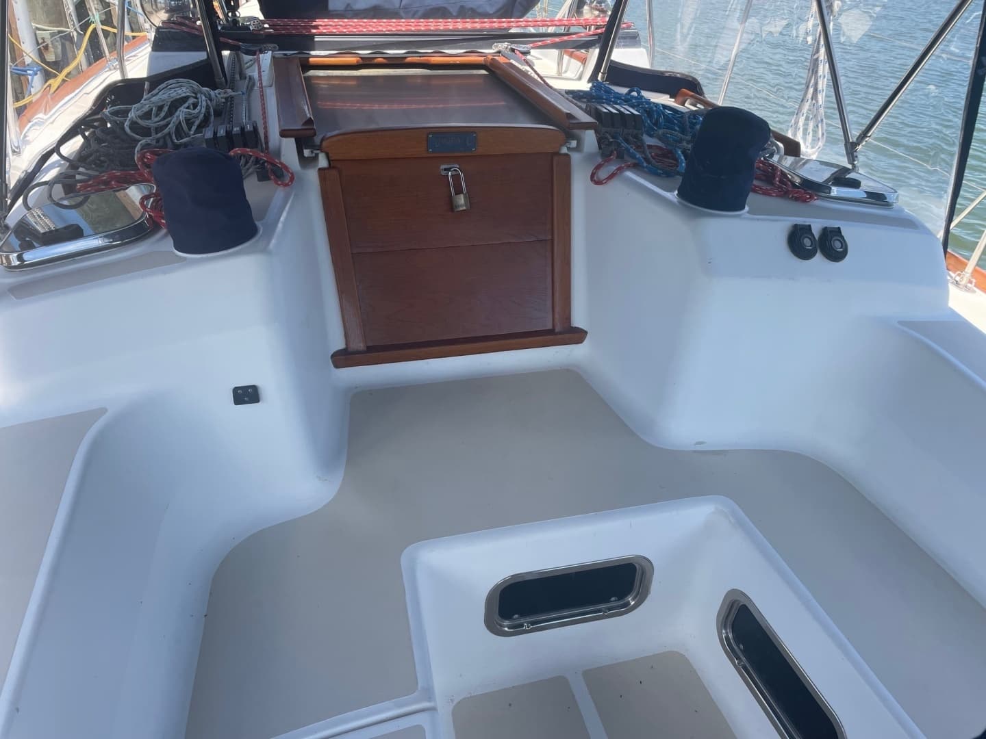 2001 Tartan 3700 - Image 22