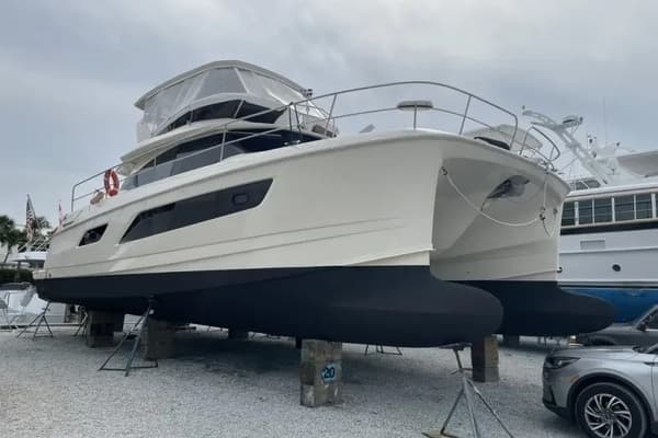 2018 Aquila 44 YACHT - Image 1