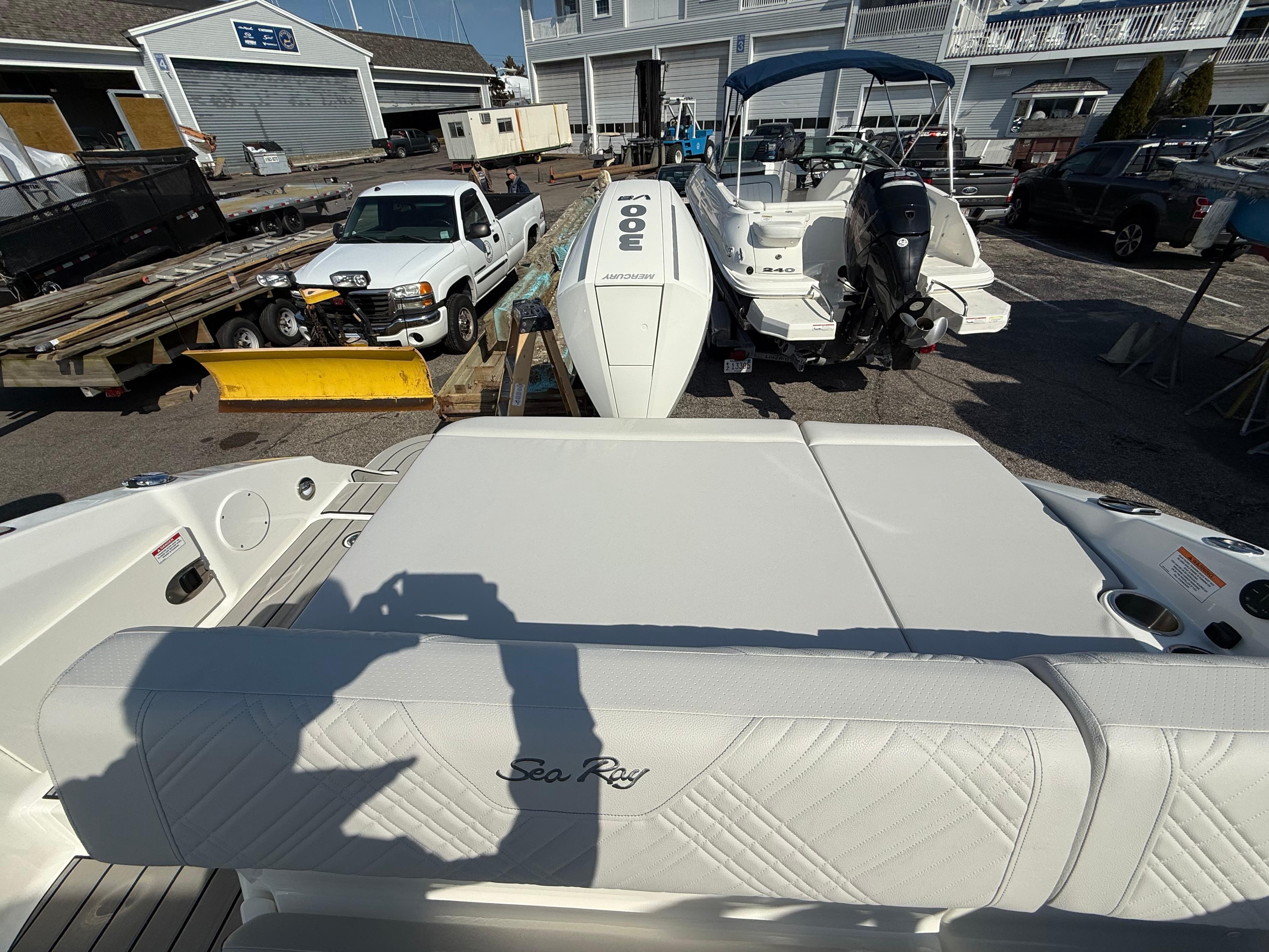 2025 Sea Ray SDX 250 Outboard - 15