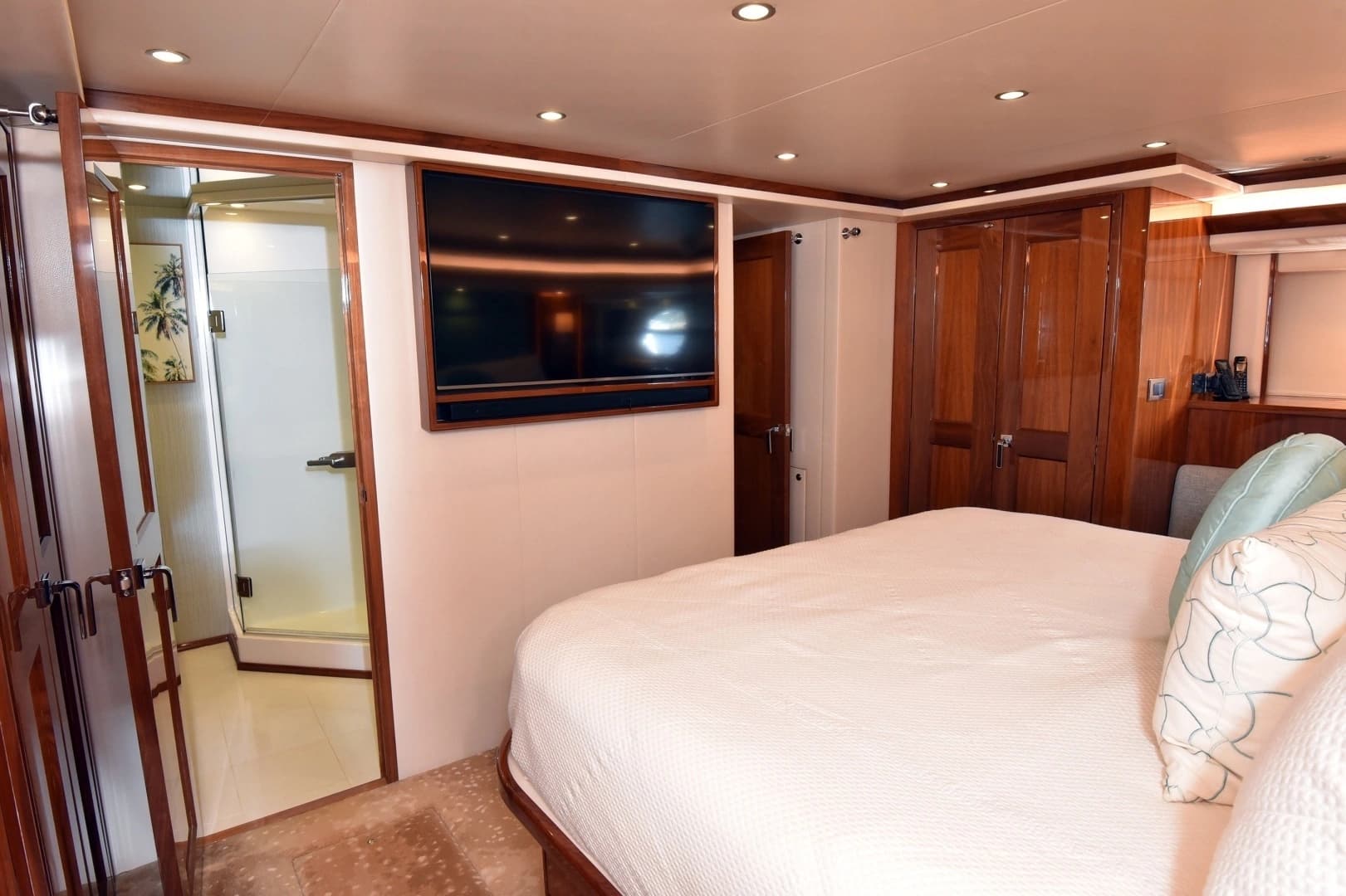 2019 Viking 80 Skybridge - Image 33